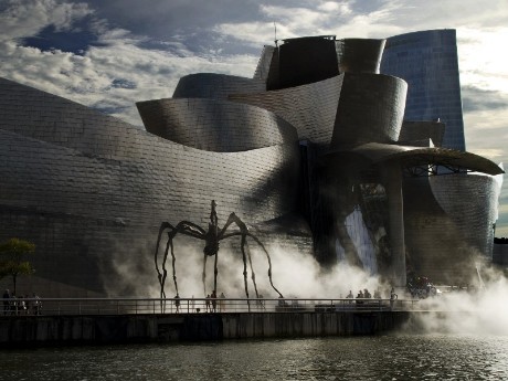 Guggenheim Museum mit Maman