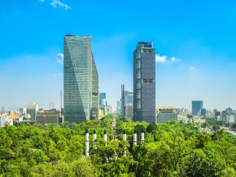 Mexico Stadt Skyline + Chapultepec Park