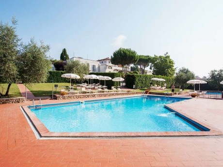 Der Außenpool des Hotel Graden