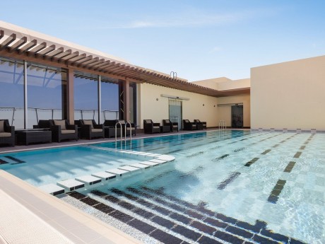 Der Dachterrassenpool des Ramada Encore