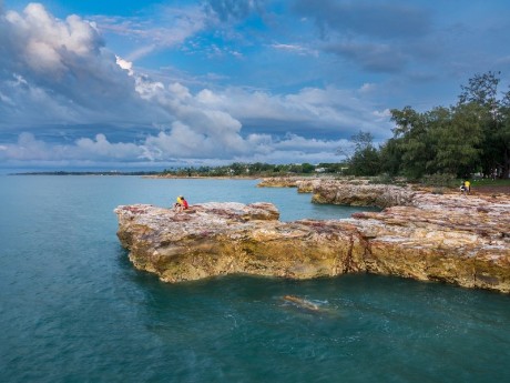 Rock and sea in Darwin
