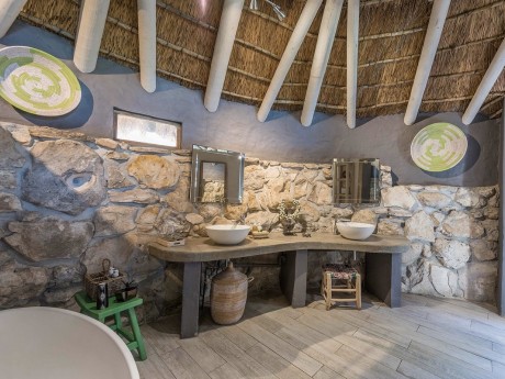 Bad, Mosaic Lagoon Lodge