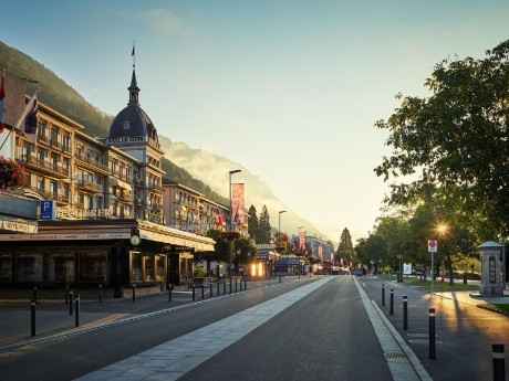 schweiz-interlaken-hoeheweg mit hotel vi