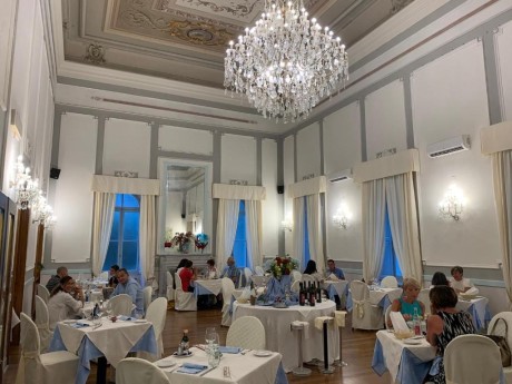 Grand Hotel Des Anglais, Speisesaal