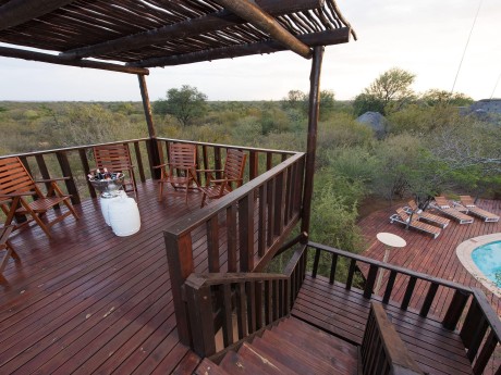 Das Sonnendeck der Unembeza Lodge
