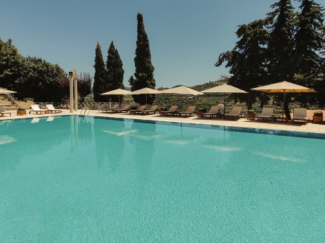 Der Außenpool des Lamego Hotels