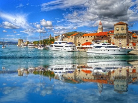 Yacht im Hafen, Trogir