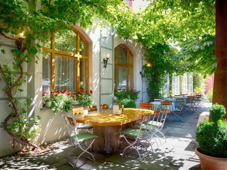 Hotel Hirsch Biergarten