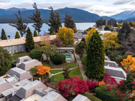 DH-Te-Anau-Exterior-Autumn-MD0910