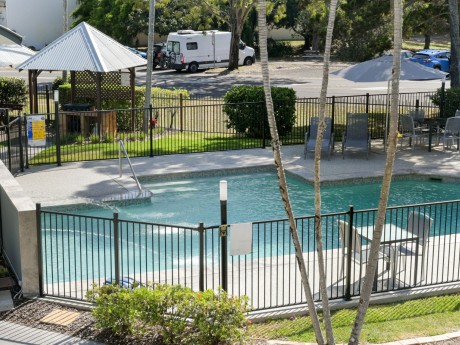 Rainbow Getaway Apartments_pool