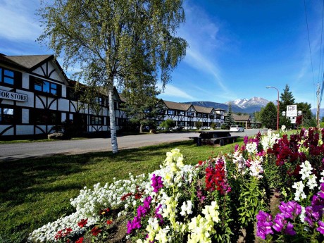Prestige Hudson Bay Lodge