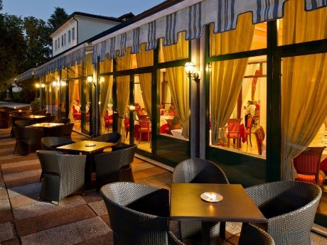 Villa Pace Park Bolognese, Restaurant