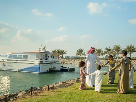 Familie an der Corniche