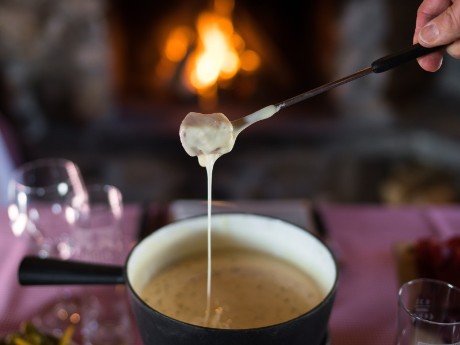 HUUS Hotel Gstaad Fondue