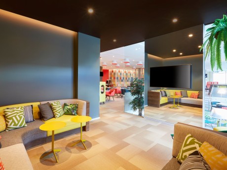 Holiday Inn Express Brisbane_Lounge