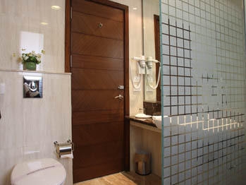 Indus Biznotel_Bathroom