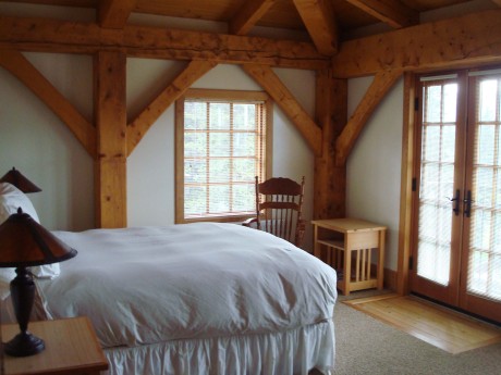 The Lodge at Black Rapids - Queen Room