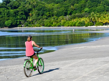 Samara beach - Woman on bike