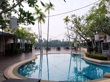 Der Pool im Baan Amphawa
