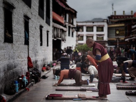 Mönch im Jokhang