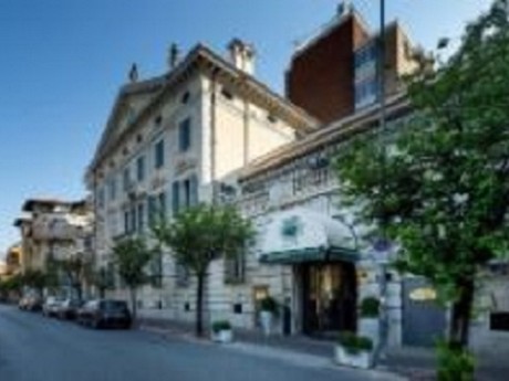 italien-udine-ambassador-frontansicht