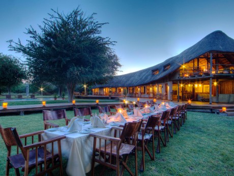 Leroo La Tau_Botswana_890_18115_DinnerLo