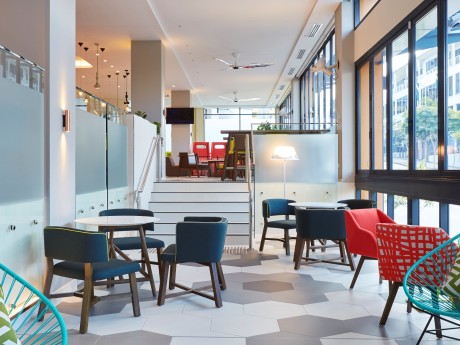 Holiday Inn Express Brisbane_Bar