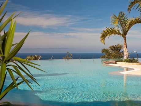 Der Infinity Pool des Melia Hotels