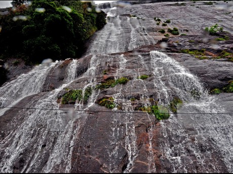 Eravikulam Waterfalls