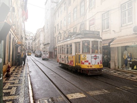 Historische Tram in Lissabon