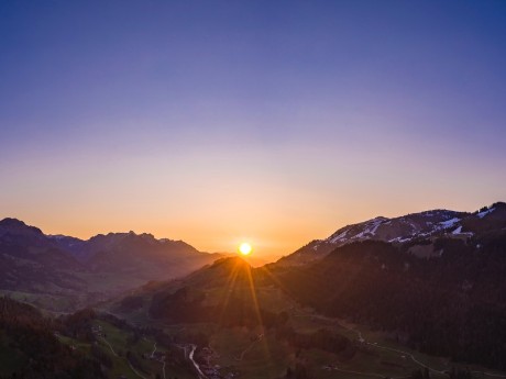 schweiz_gstaad_sonnenuntergang