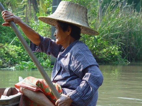 Dame auf Floating Market