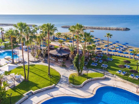 Poolanlage des Hotel Lordos Beach