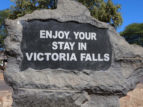 Simbabwe_Victoria Falls Sign