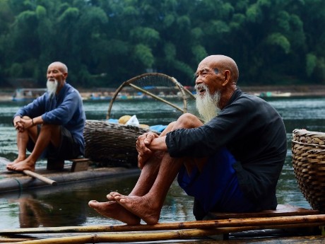 Mann auf dem Li Fluss