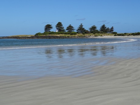 Beach and trees in Port Fairy