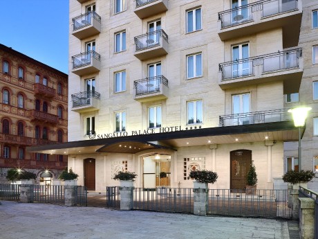 Das Hotel Sangallo Palace von außen