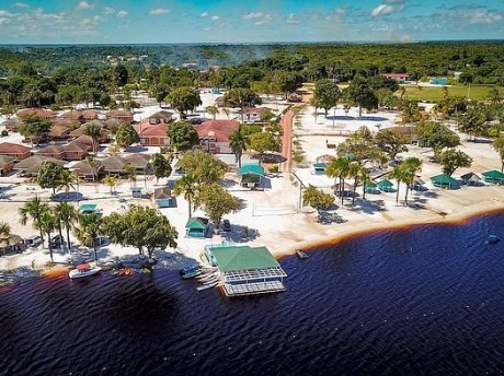 Lake Mainstay Resort