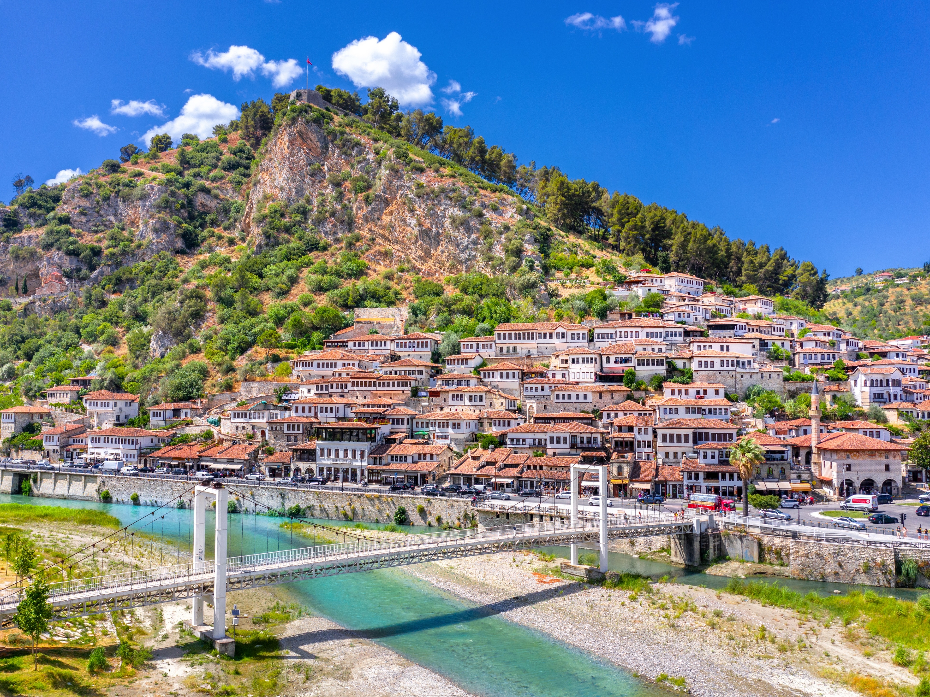 Berat Gorica Bruecke + Fluss Osum