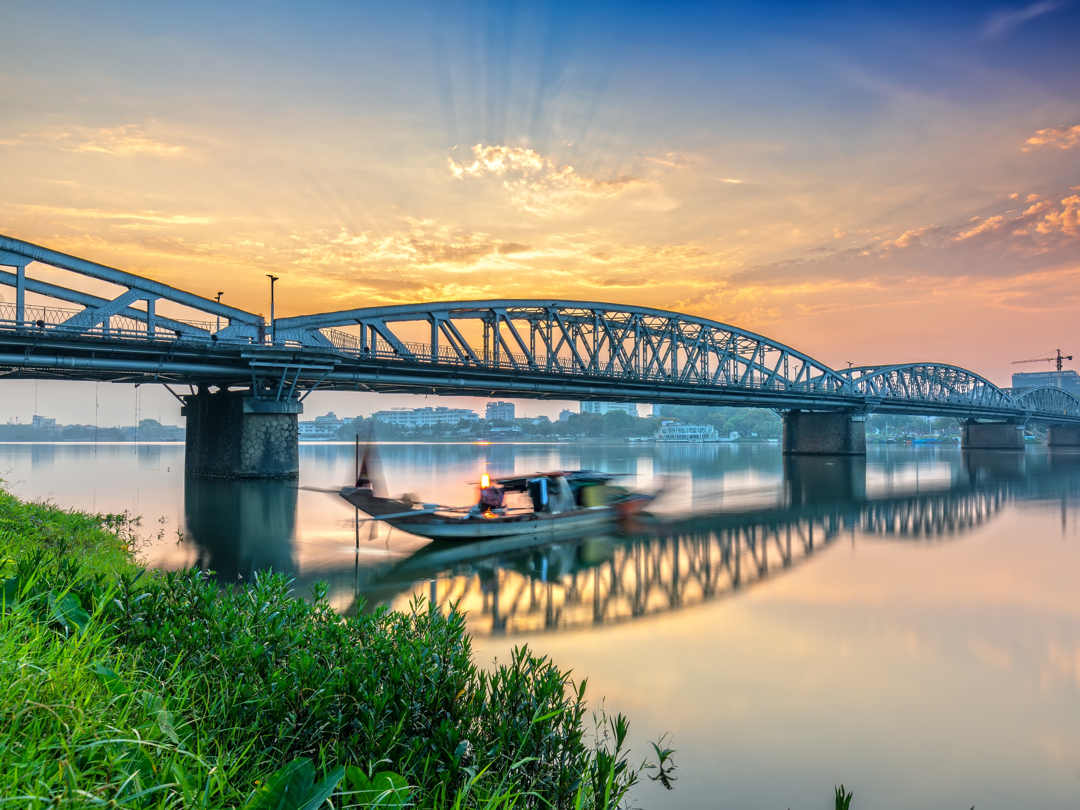 Hue Trang Tien Bridge