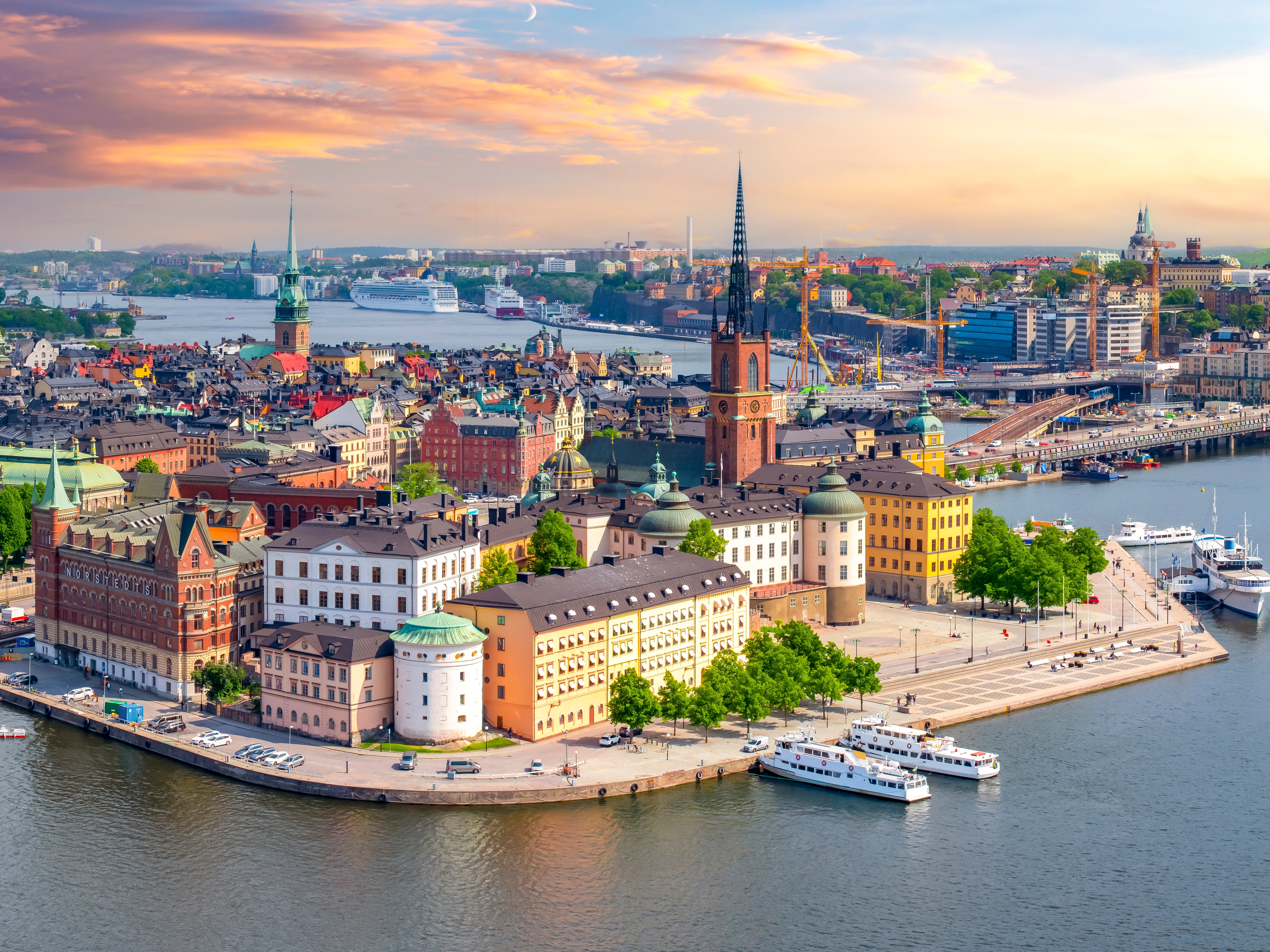Stockholm Gamla Stan + Skyline